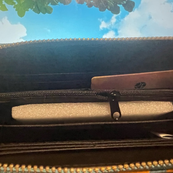 Mango Wallet - Picture 3 of 3